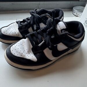 Nike Classic Black and White Low-Tops dunks